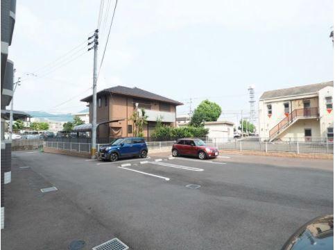 ベーシック・グローブ 駐車場