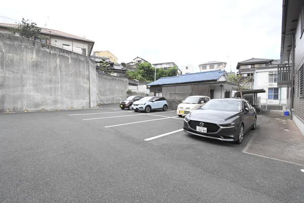 グランシャリオ・Ｓ　B棟 駐車場