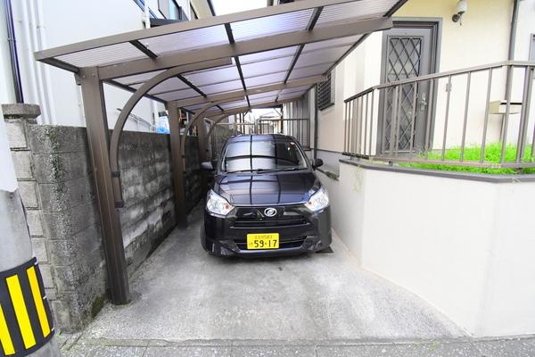 新高田１丁目貸家 駐車場