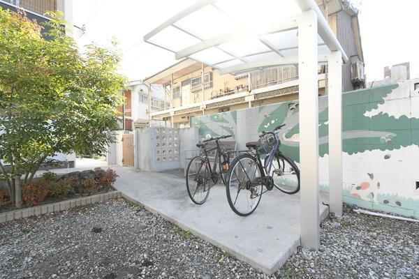 ウィズキャット三萩野 駐車場