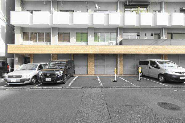 渡辺興産ビル 駐車場