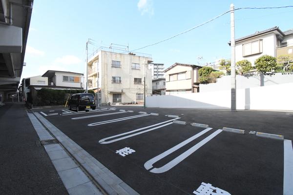 ルーブル下富野 駐車場
