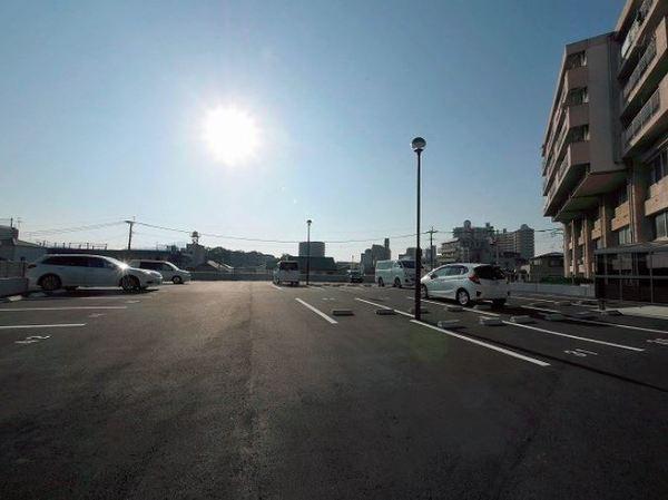 アドヴァンスコート中井 駐車場