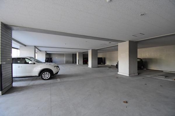 ギャラン南小倉 駐車場