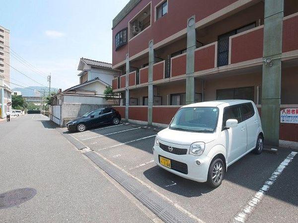 クイーンズ渡辺 駐車場