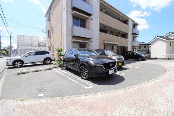 シャーメゾンJ・K　 駐車場