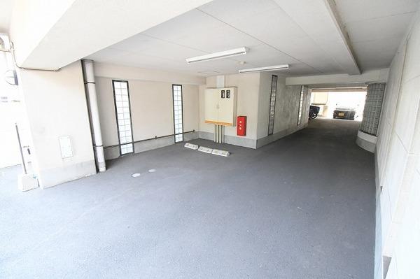 アヴィニール吉野 駐車場