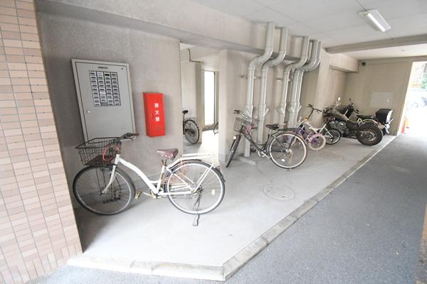 アヌビアス紫川 駐車場