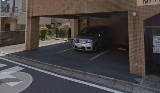 プレアール足立 駐車場