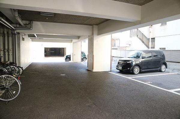 北九州市小倉北区真鶴マンション 駐車場