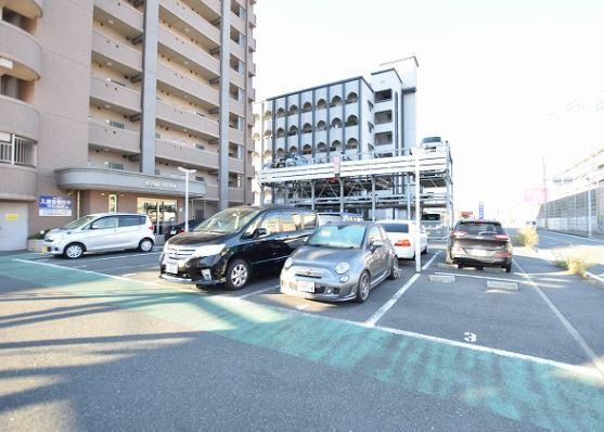 雅ビル 駐車場