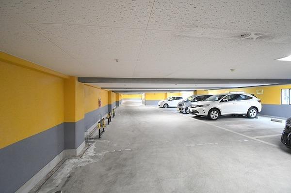 アーバンKN5 駐車場