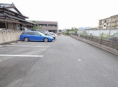 北九州市小倉南区高野アパート 駐車場
