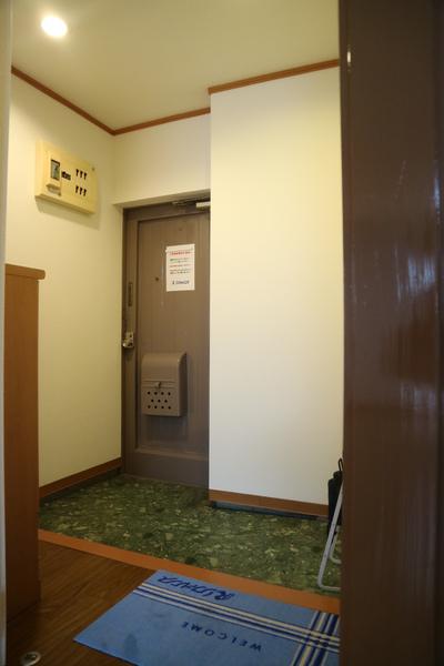ニューコメタニビル 玄関