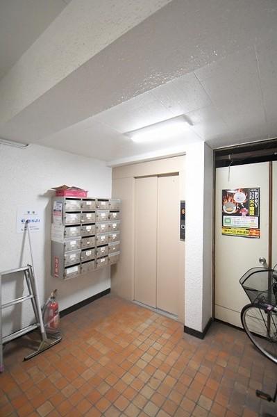 中津口小住ビル ロビー