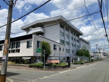 福岡市博多図書館：2413m