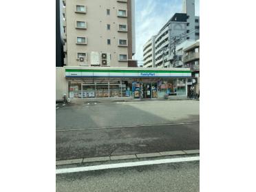 ファミリーマート博多東住吉店：186m