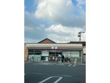 セブンイレブン福岡馬出4丁目店：353m