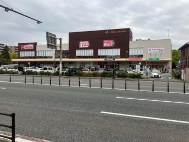 ローソン福岡東浜一丁目店：272m