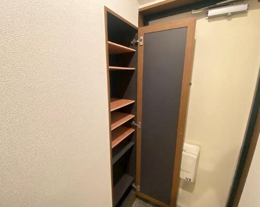 ヴァリーゴールド足立 収納