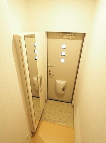 ルネス南小倉 玄関