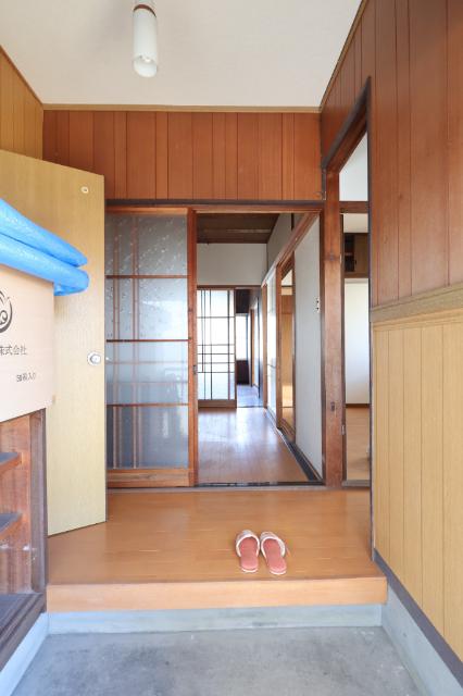 守恒２丁目長屋/右 玄関