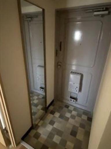 中津口小住ビル 玄関