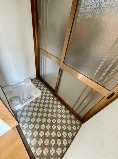 山田アパート 玄関