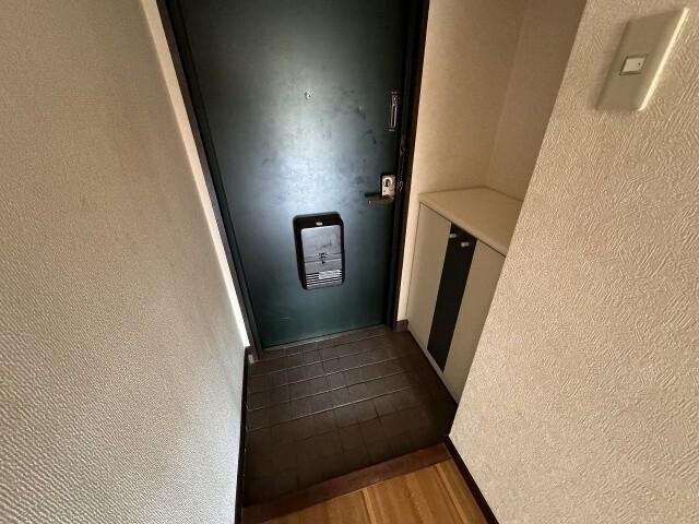 ホワイトパレス黄金 玄関