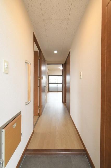 ハイネス若園 玄関