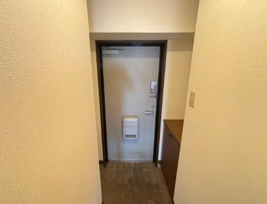 グランドアイ小倉 玄関
