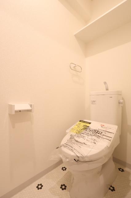 THE APARTMENT 開 トイレ