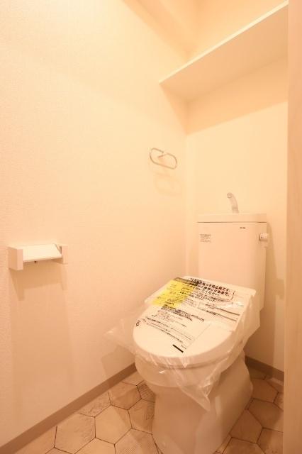 THE APARTMENT 開 トイレ