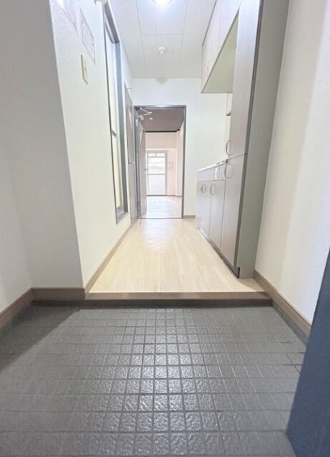 ロイヤルトレンディ 玄関