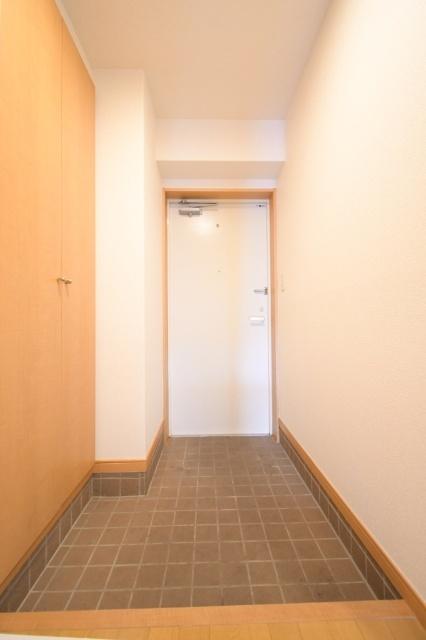 ニューシティアパートメンツ南小倉Ⅱ 玄関