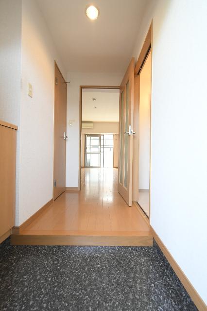 出屋敷館 玄関