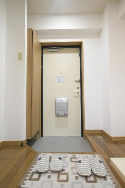 クイーンズ渡辺 玄関