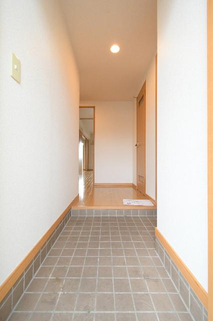 ニューシティアパートメンツ南小倉Ⅱ 玄関
