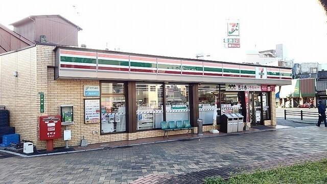 セブンイレブン門司港松本店：562m