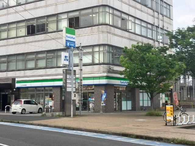 ファミリーマートJR西小倉駅前店：215m