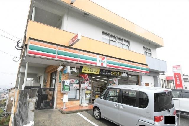 セブンイレブン宗像赤間郵便局前店：221m