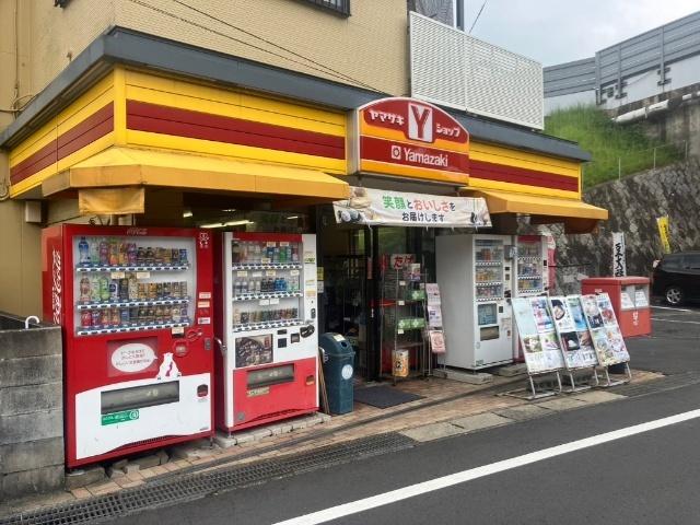 Yショップ刀祢酒店：616m
