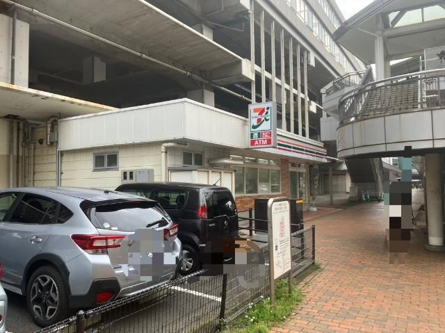 セブンイレブンハートインJR小倉駅新幹線口東店：272m