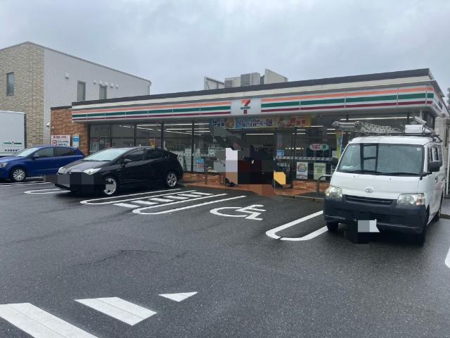 セブンイレブン小倉真鶴2丁目店：161m