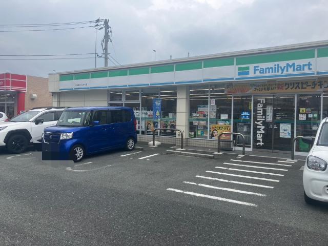 ファミリーマート小倉紫川インター店：162m