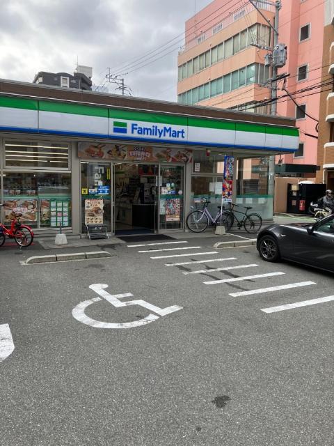 ファミリーマート博多駅南三丁目店：190m