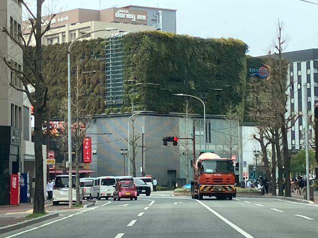 ニトリキャナルシティ博多店：427m