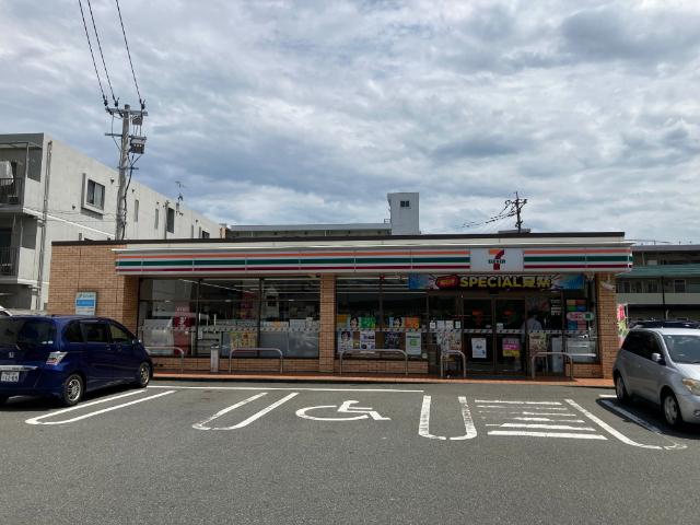 セブンイレブン博多吉塚1丁目店：268m