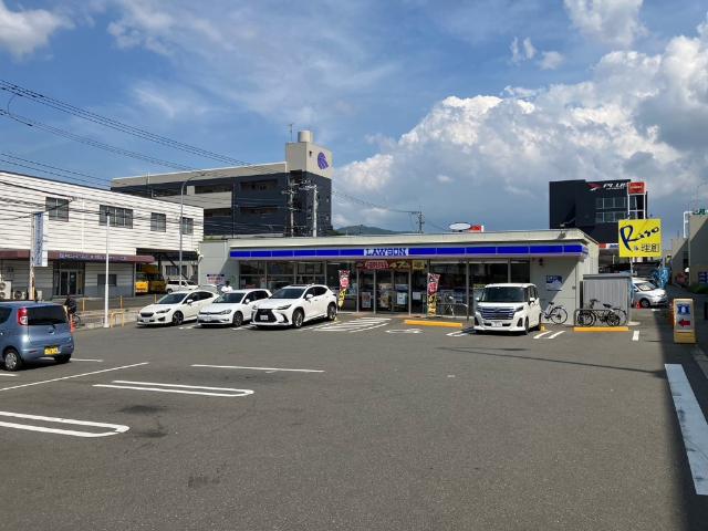 ローソン福岡金隈店：390m