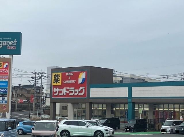 サンドラッグ東郷店：180m